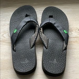 Sanuk yoga mat sandals